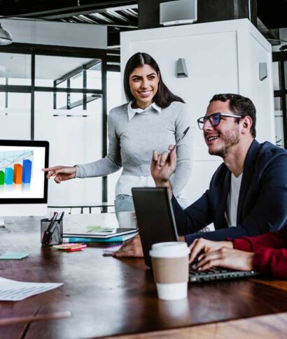 choiceadmin-services-policy-management-feature Woman explaining bar chart to man.